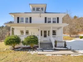 The Mountain House Inn Montebello Stay By Trails