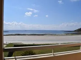 Appartement SUPERBE VUE MER, face à la plage de Tresmeur à TREBEURDEN - Réf 660