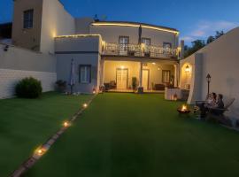 Luxar Suites and Apartments, hotel u gradu 'Assemini'