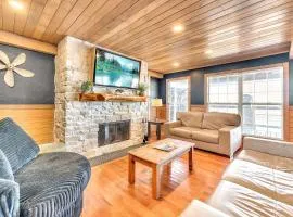 Attitude Adjustment Cabin with hot tub fire pit & indoor pool