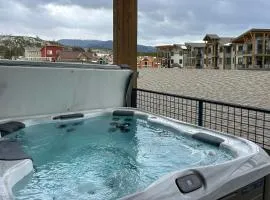 Walk to Ski Shuttle and Brewery! New Fraser Condo