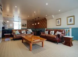 WhiskAwayHomes - Albert Park Road - luxury home