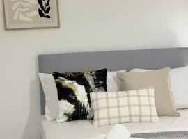 Private double room, in centre near mall and Uni, hotel en Luton