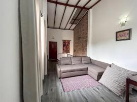 Serene 2BR Vacation Home AC Suburban Sanctuary, hotel i Malabe