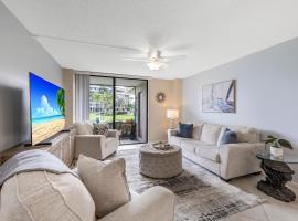 Walkout condo with beach access, pool and pickleball, hotel Coffeyville-ben