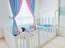 12pax HOUSE ,Cheng ,ktv 小孩游乐 pool 温馨房子MELAKA CHENG, hotel i Kampong Alor