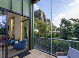 Trails End - Architectually designed retreat，位于普纳凯基的酒店