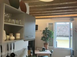 Sui tetti di schio - Appartamento Mary, hotel din Schio