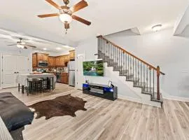 Home Away from Home 3 Close to KCI Airport, Weston