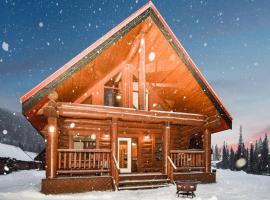 Wonderful Rockies Cabin Getaway for Hike or Ski, hotelli kohteessa Golden
