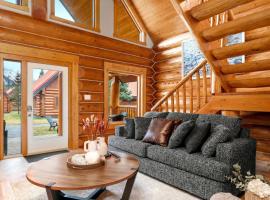 Rustic Cabin Hideaway with BBQ Fire Pit and Mtn Views, hotel a Golden