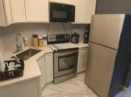 Beautiful Fully Equiped Unit, 5 min from the Arch