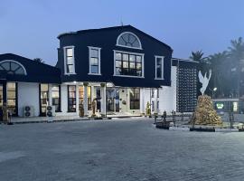 Precious Palm Royal Hotel, hotel in Use