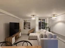 Molcabaña Casa con Jacuzzi privado y diseño de interiores profesional, ubicada en el norte de Armenia, es la casa TOP de Molca Travel