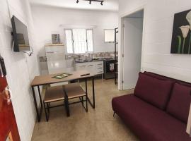 Kit net no Centro de Poá - 8 minutos da estação de Poá, Hotel in Poá