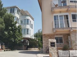 Mahakala Center, hotel boutique em Petrovac na Moru