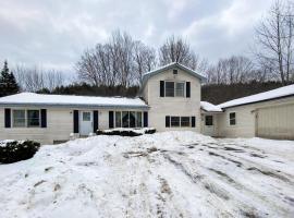 Jewell Brook Retreat, vila v mestu Ludlow