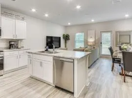 8 Mi to Dtwn Pensacola Modern Escape with Patio!