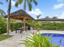 Casa Brisa y Mar - Poolside Bliss, Walk to Beach, Hotel in Esterillos