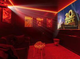 CINEHOUSE - Proche Paris - 5 personnes - Cinéma privé: Bobigny şehrinde bir otel