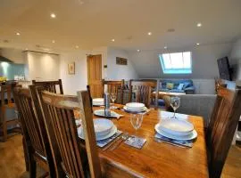 Bass View Cellardyke- contemporary coastal stay