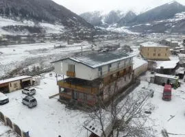 hotel "Riverside Mestia"