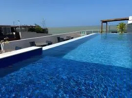 Apto beira-mar do Bessa com piscina e vista paradisíaca