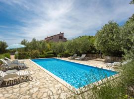 Apartments Giuliano, hotel v mestu Tar