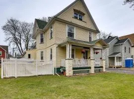 Idyllic Rochester Apt with Hot Tub 2 Miles to Dtwn!