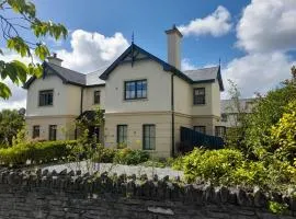 Beautiful home within walking distance to Kenmare