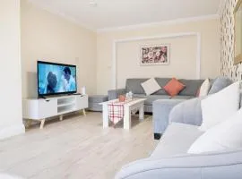 Spacious Modern 5 bedroom home near Heathrow Windsor