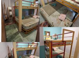 The Backyard Hostel, хостел в городе Timuran