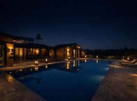 Whispering Woods Chalet，位于萨三吉尔的酒店