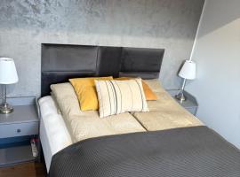 Brim Guesthouse, with ocean view, h&oacute;tel me&eth; b&iacute;last&aelig;&eth;i &aacute; Sau&eth;&aacute;rkr&oacute;ki