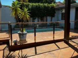 Linda Casa com Piscina e Edícula Gourmet Ouro verde