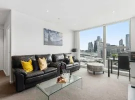 Docklands 2BR Apt - Walk to CBD South Wharf DFO