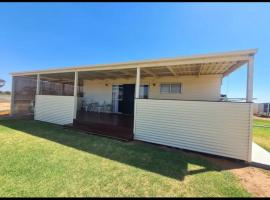 White Cliff Farm House, hotel v destinaci Mildura