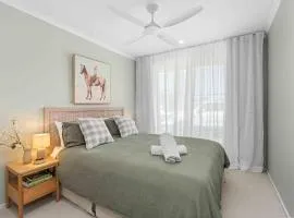 4 Bedrooms, Spacious Backyard, Fireplace, Walk to Beach