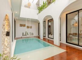 BRAND NEW Stylish 3BR Villa La Greese by Orivista, hotel em Mengwi