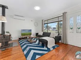 Aircabin - Stylish 4 Bedrooms Home in Colyton