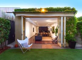 St Kilda Style - Stunning 3 Bedroom House, hotel v Melbournu