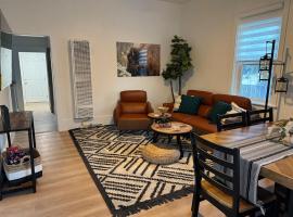 Charming fully remodeled House, hotel in Evanston