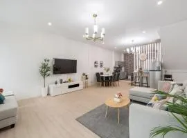 Family House Jacuzzi 2-bedroom 2 Story