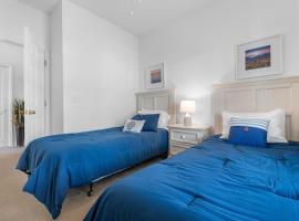 Stylish Barefoot Golf Condo with Pool Access，位于北默特尔海滩的酒店