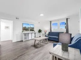 Oceanview Azul 2BR • Bright Top-Floor Condo