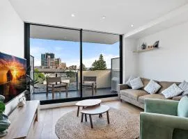 One-Bed Apartment Close to Cafés and Coast