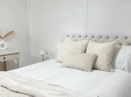 Modern 3BR House Near Bolton & Manchester