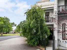 Stylish Victorian Terrace in Prime Albert Park