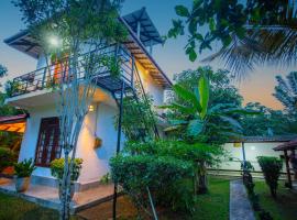 Sanubhi House, Hotel in Talpe