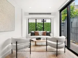 Stylish 3-Bed Home Near South Melbourne Market